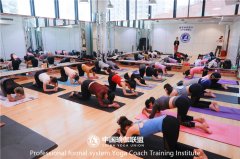 为什么瑜伽教练不在是女性专属？明白这4点你就懂了！